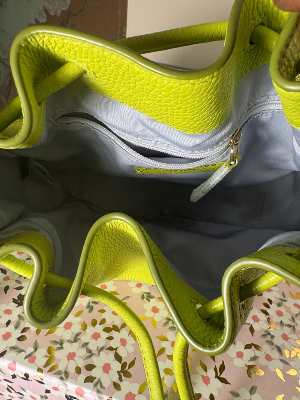 Marc Jacobs Lime Leather Drawstring Crossbody - Picture 10 of 13